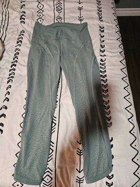 Lululemon Nulu & Mesh MR Yoga Crop